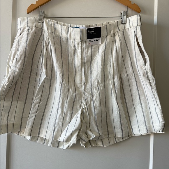 Old Navy Pants - Old Navy White Shorts with Vertical Stripes